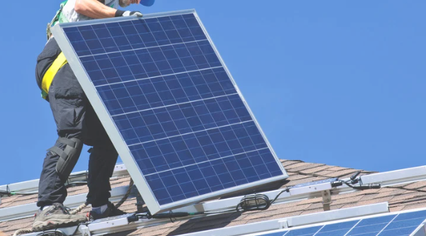 太陽光発電工事の様子